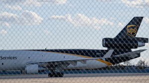 미 항공당국, '추락 폭발' 화물기 MD-11 기종 운항 금지