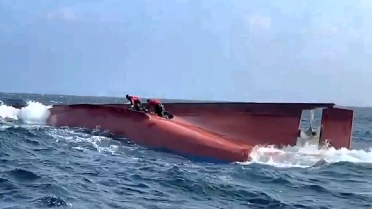 해경, 중국어선 전복사고 실종자 야간 수색