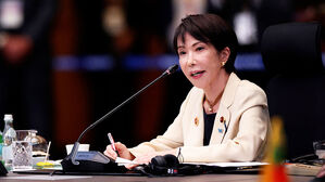 총리가 쓰기만 하면 완판…보수색 감춰 팬덤 생겼나