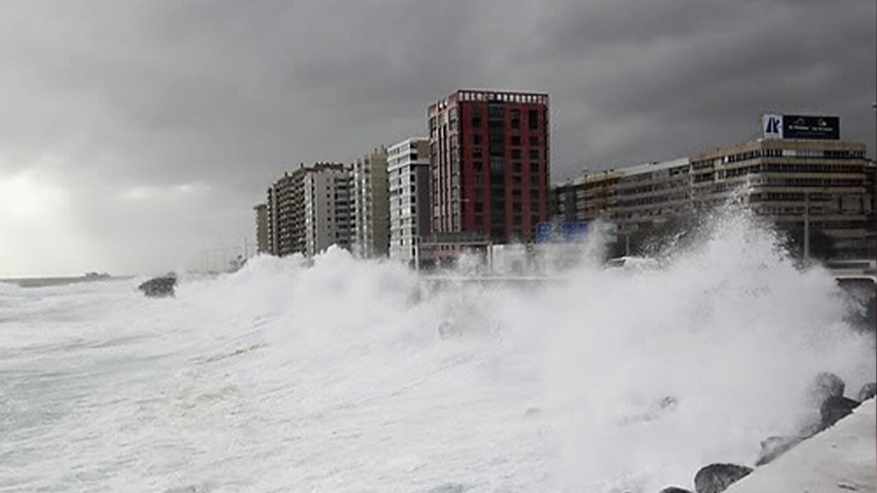 스페인 카나리아 제도서 대형 파도에 휩쓸려 3명 사망