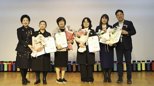 "머리·가슴·손의 삼박자 조화로 나오는 게 종이접기죠"