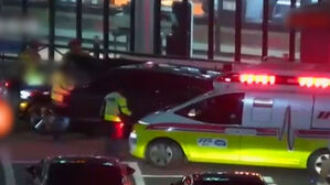 휴게소에서 승용차가 보행자 치어…1명 사망