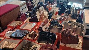 수납장에 주황 박스 빼곡…한남 고급주택 살다 털린 이유