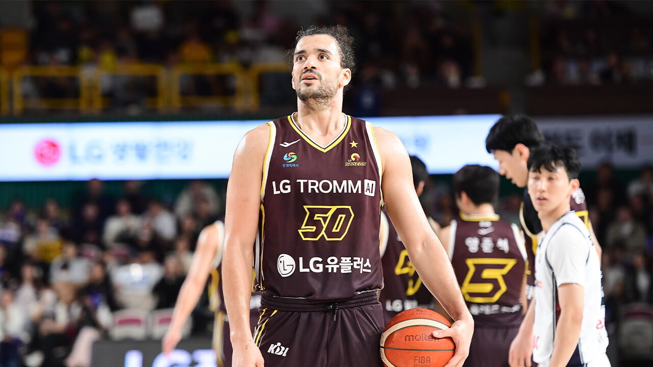 프로농구 LG, KCC 대파하고 선두 복귀