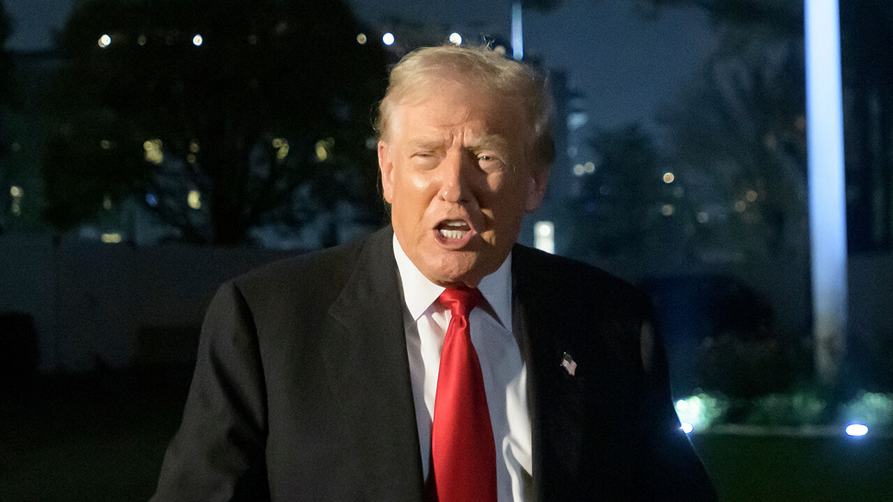 트럼프 "항공관제사들 당장 업무 복귀 안하면 감봉하겠다"