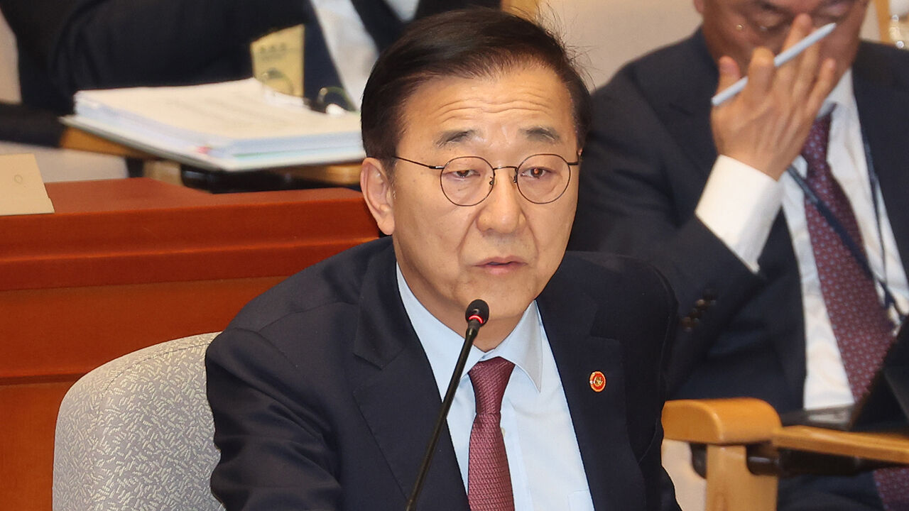 국토장관 "부동산규제 불편 겸허히 수용하나 집값폭등은 막아야"