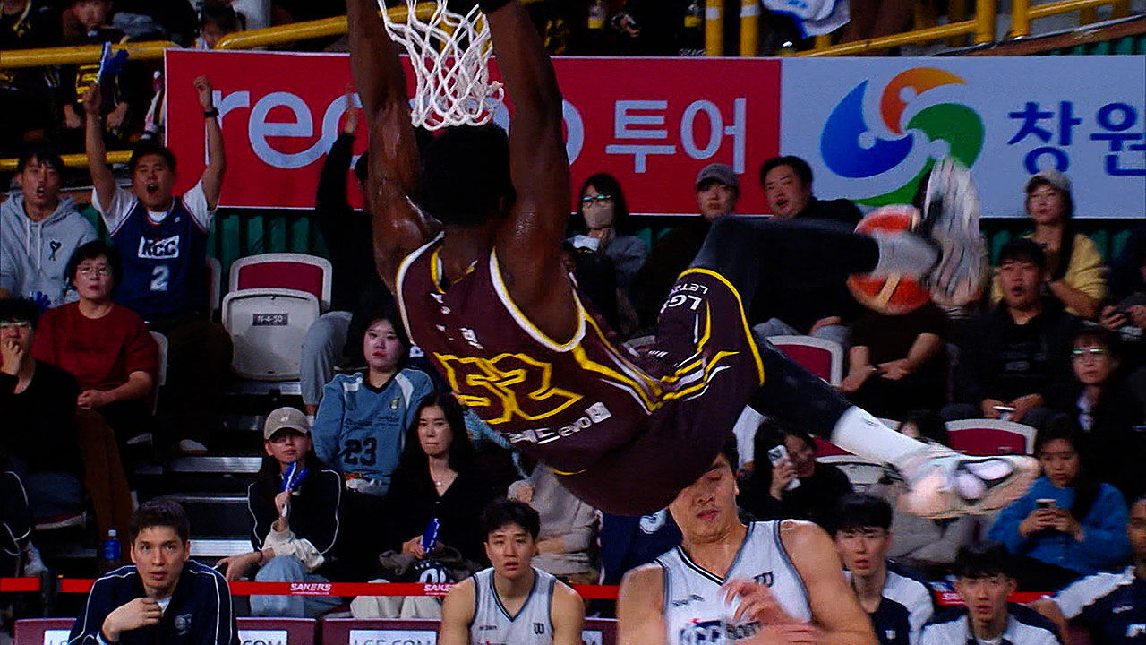 LG, KCC 완파…에릭 시원한 앨리웁 덩크