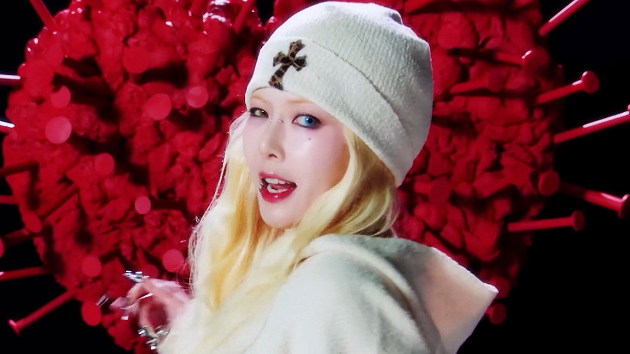 현아, 마카오 콘서트서 실신…"팬들에 죄송"