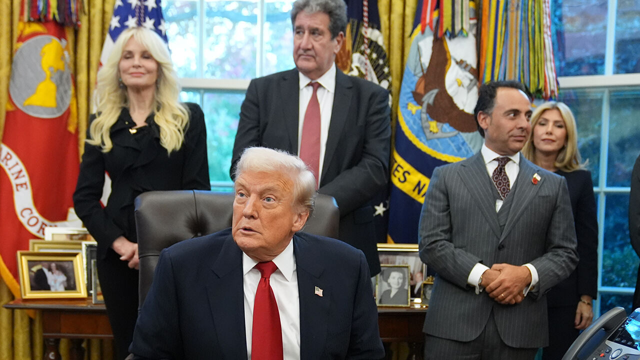 트럼프, 셧다운 종료 타협안 "수용" 피력…"속히 나라 열게 될 것"