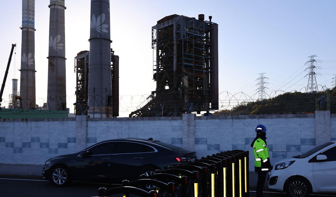 [속보] 소방 "발파 후 8개팀 70여 명을 구조에 투입 예정"