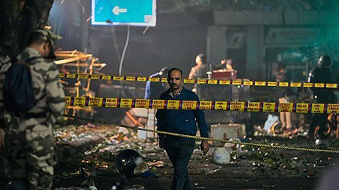 폭발 사고 후 현장 조사 (사진=AP, 연합뉴스)