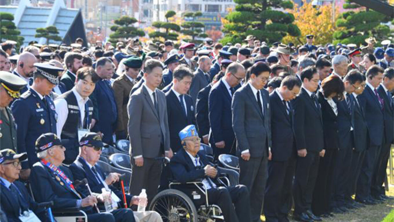 "희생 기리며 1분간 묵념"…한국전쟁 참전용사 추모식 열려