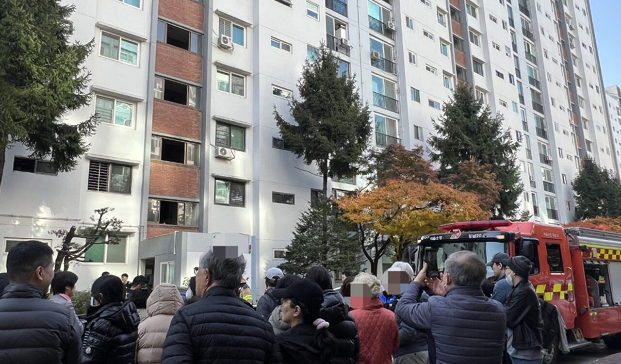 대치동 아파트서 불나 3명 병원 이송…"'펑' 소리 났다"