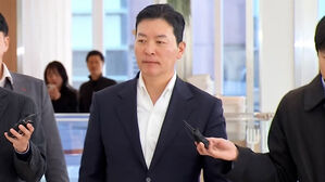 '선상파티' 관련 김성훈 전 경호처 차장, 특검 출석