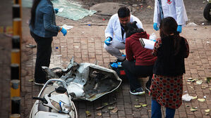 인도 관광지 지나던 차량 폭발…체포된 의사 집에 무기