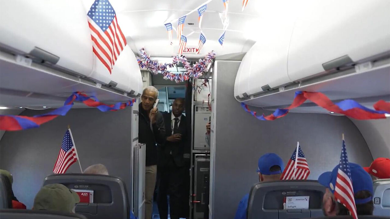 오바마, 한국전쟁 등 참전용사들 앞에 깜짝등장 "희생에 감사"