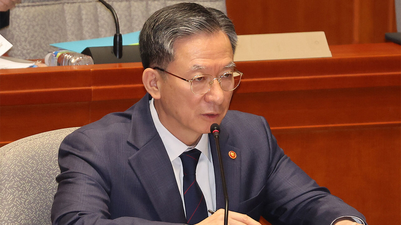 정성호 "지휘하려 했다면 서면으로 했을 것"…사퇴 요구 일축