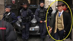 "AI 아니냐"…루브르 도난 현장 중절모 남성 뜻밖의 정체