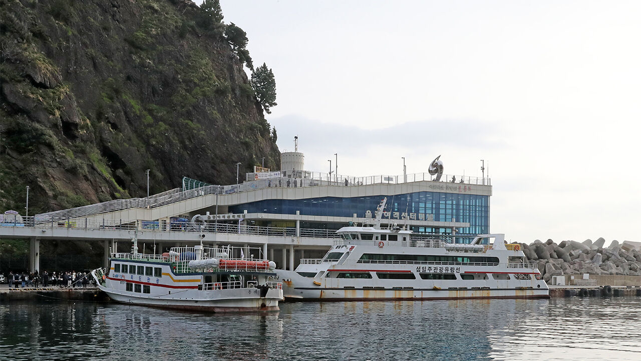 울릉도 뱃길 2주간 끊어질 위기…주민들 '발 동동'