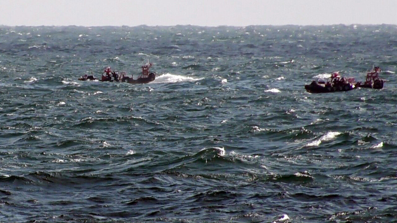 '9명 실종' 군산 앞바다 중국 어선 침몰 사고, 집중 수색 종료