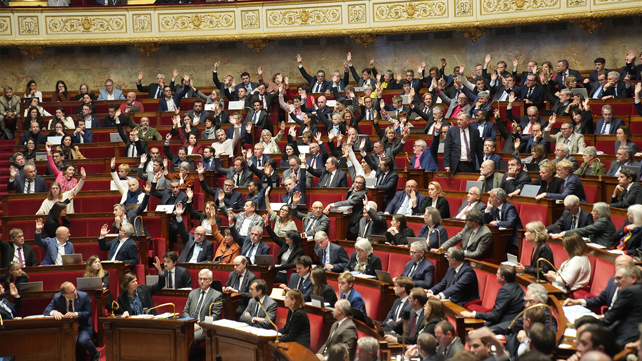 프랑스 하원, 마크롱 역점사업 연금 개혁 일시 중단