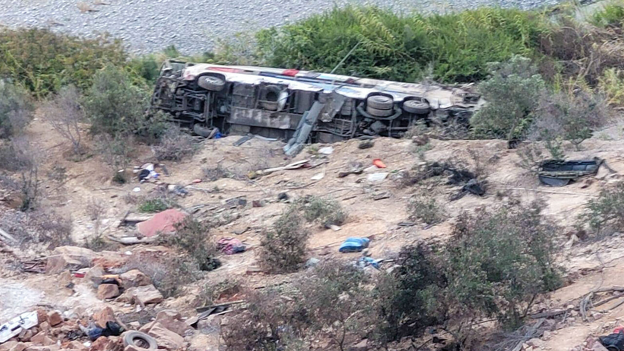 페루 산길서 버스 계곡 아래 추락…"최소 37명 사망"