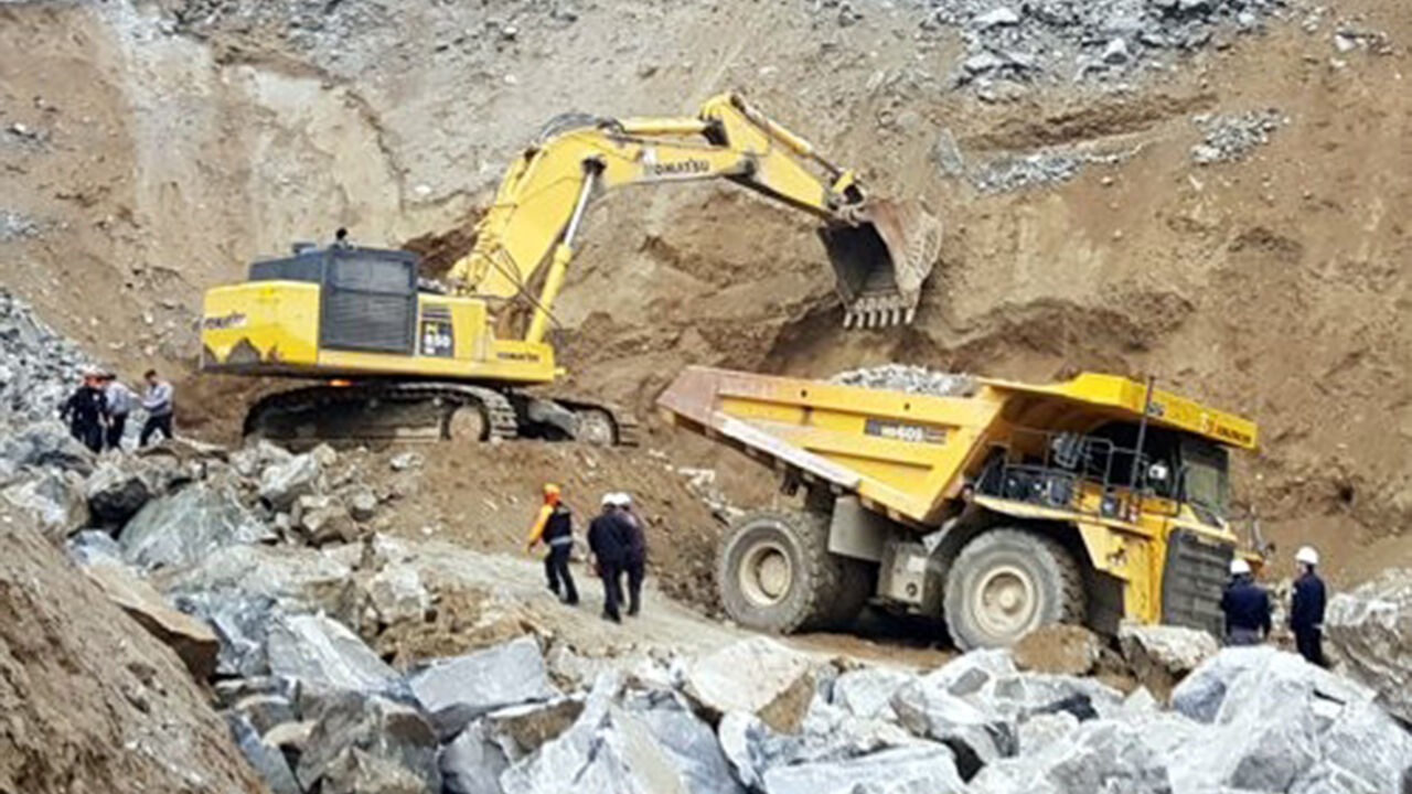 서산 채석장서 굴삭기 위로 쏟아진 낙석에 60대 작업자 숨져