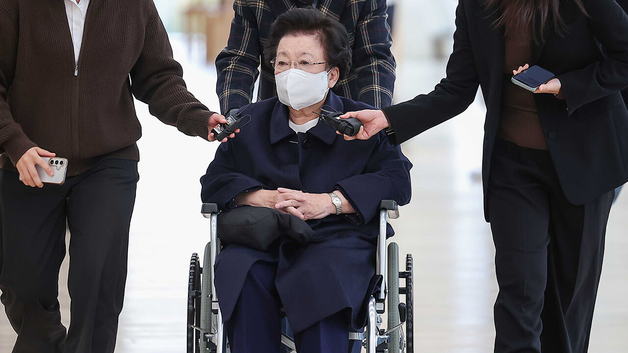 이배용 "김건희, 경복궁서 설명 중 어좌에 앉아…돌발행동"