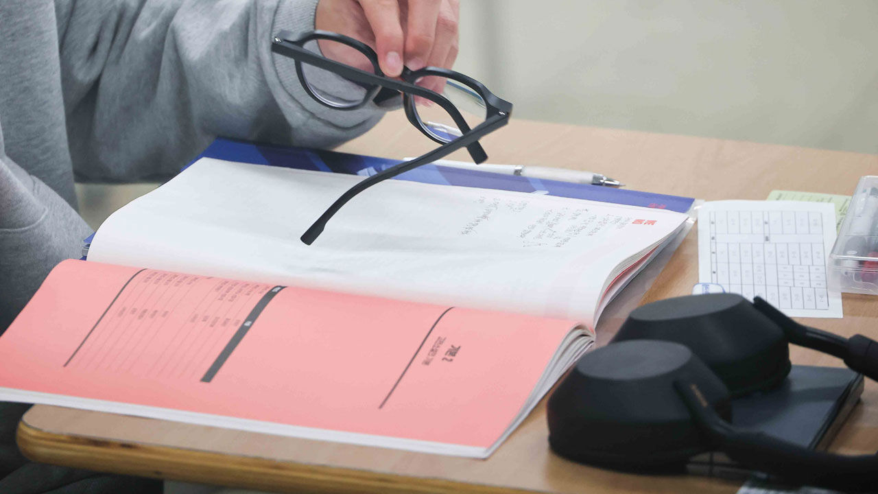 1교시부터 딱 걸린 부정행위…"죄송합니다" 유유히 퇴장