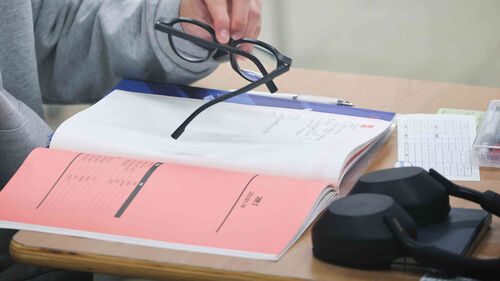 1교시부터 딱 걸린 부정행위…"죄송합니다" 유유히 퇴장