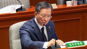 "사법 개입" "조작 기소"…대장동 항소 포기 두고 공방