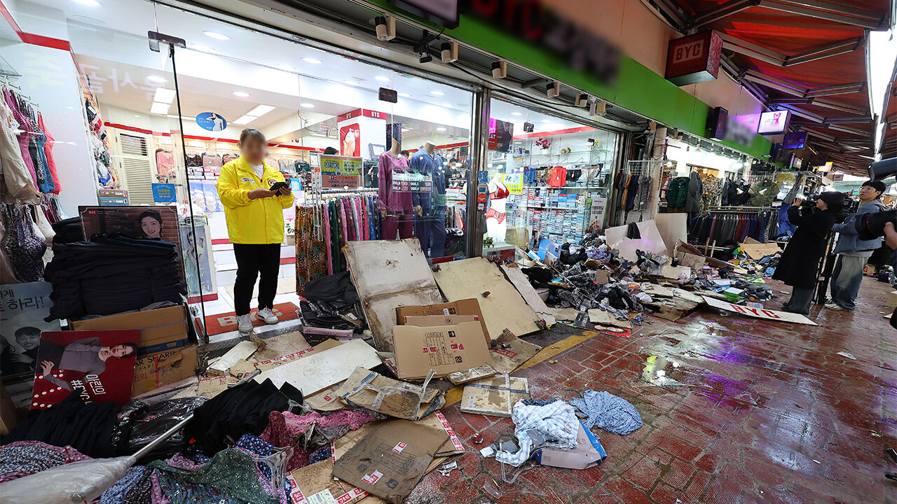 부천시, 트럭 돌진 제일시장 현장대응반 가동…복구 착수