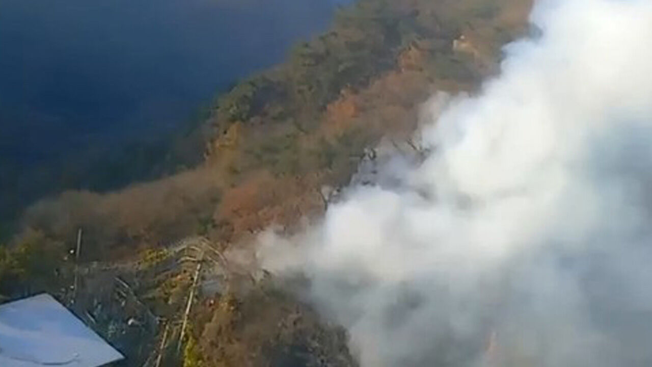 군포 수리산 슬기봉 불, 큰 불길 잡혀…헬기 7대 투입