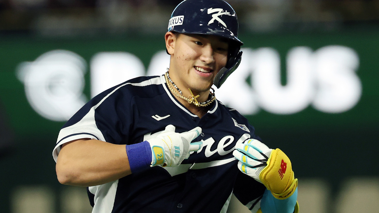 괴력의 안현민-송성문, 도쿄돔에서 호쾌한 '백투백 홈런'