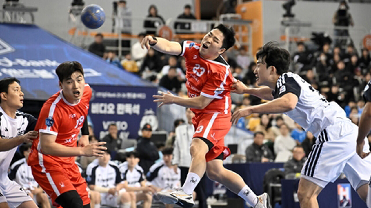 SK, '라이벌' 두산 꺾고 핸드볼 개막전 승리