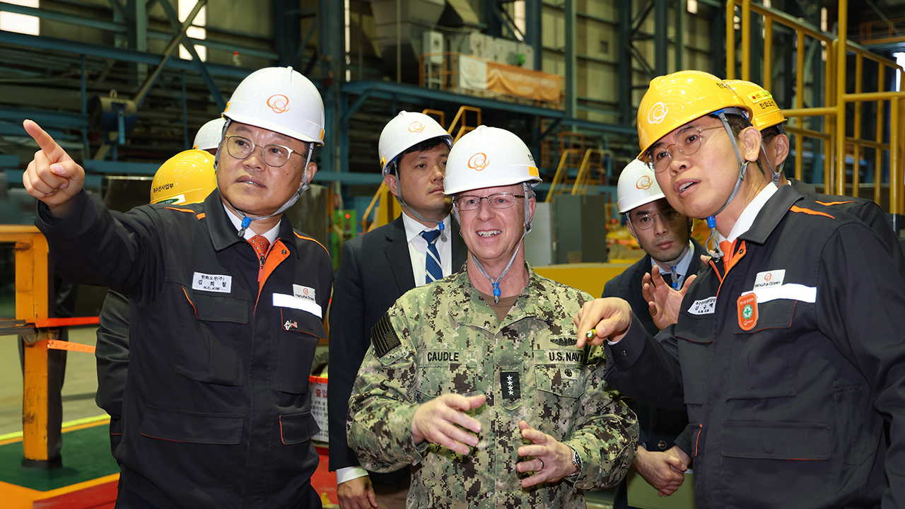 미국 해군참모총장, 한화오션 거제사업장 방문