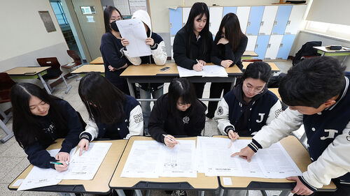 'AI 수험생' 어느 대학 갈 수 있을까…챗GPT 수능 성적 압도적 높아