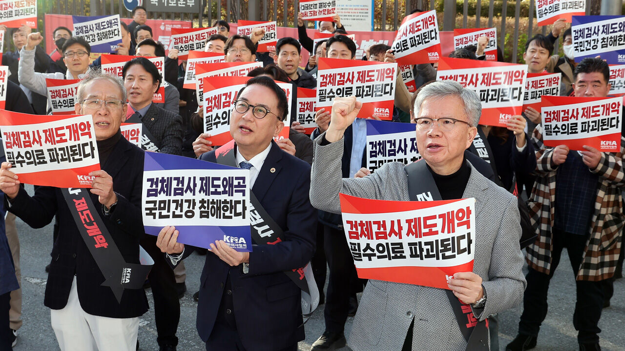 의협 회장 "성분명 처방·한의사 엑스레이 허용하면 총력 투쟁"