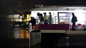 승객 82명 1시간 만에 구조…"컴컴하고 구조도 늦어"  또 사고