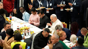 교황과의 점심 식사…노숙자·난민·트랜스젠더 등 1,300여 명 초대
