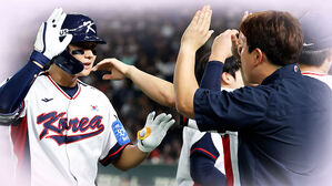 김주원 '9회말 2아웃 동점포'…일본과 무승부