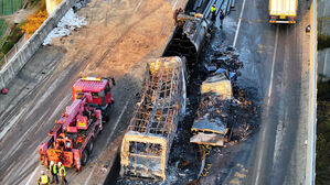 상주영천고속도로서 유조차 등 연쇄추돌·충돌…6명 사상