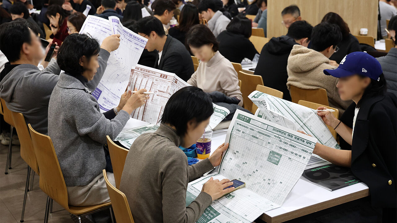 작년보다 어려웠던 수능 국어…표준점수 최고점 5점씩 오를 듯