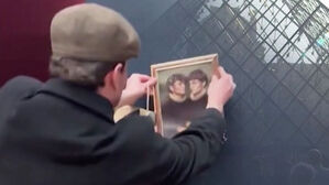 루브르박물관 보안 또 뚫렸다…모나리자관에 셀프 전시