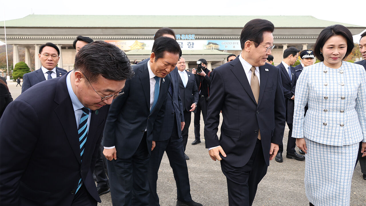 이 대통령 출국에 민주당 대형 이슈 일단 물밑으로…'로키 모드'