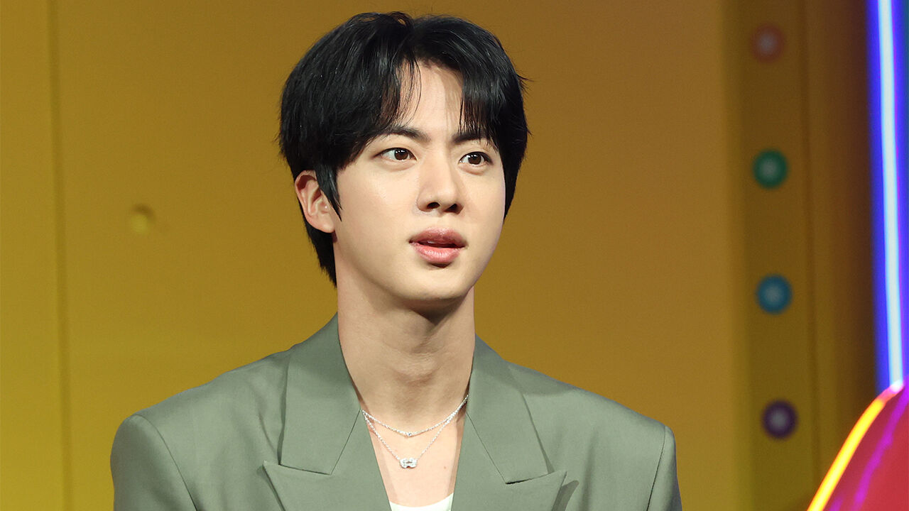 검찰, BTS 진 '기습 입맞춤' 일본인 여성 불구속 기소