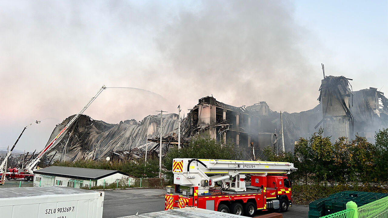 '첨단 장비 총동원'…주변 공장 확산 막고 잔불 진화 총력