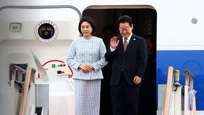 이 대통령, UAE 도착…인공지능·방산 협력 논의