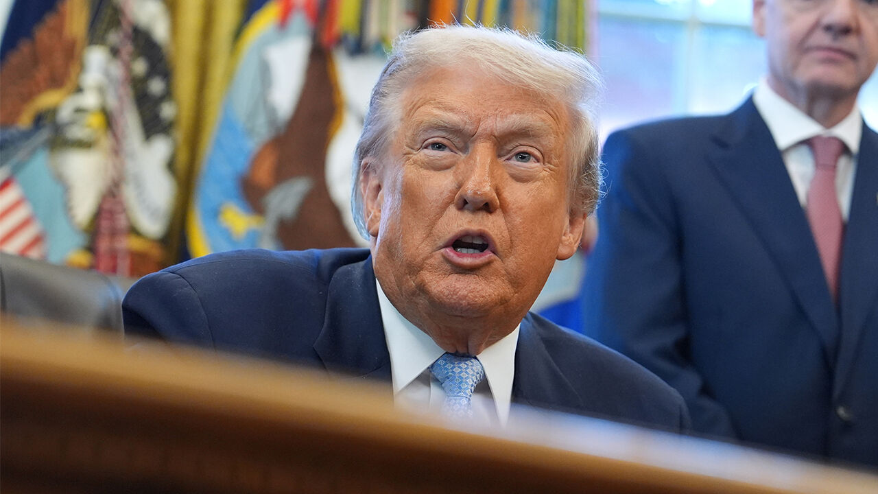 트럼프, '베네수 지상군 투입 가능성' 질문에 "배제 안 해"