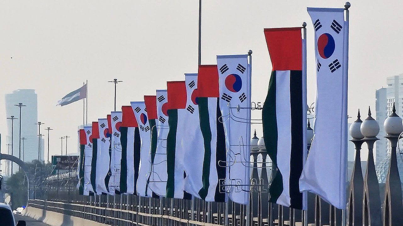 UAE, 랜드마크에 태극기 점등